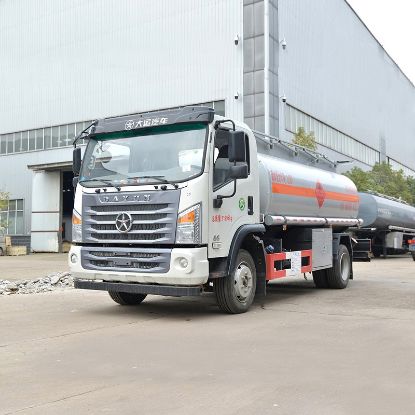 Picture of Dayun 10 ton oil tank truck oil transportation ordinary liquid tank truck