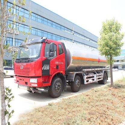 Picture of 20 tons liquor transport truck medium: methanol, ethanol, 304 stainless steel tank type, 3 types of flammable and explosive dangerous goods