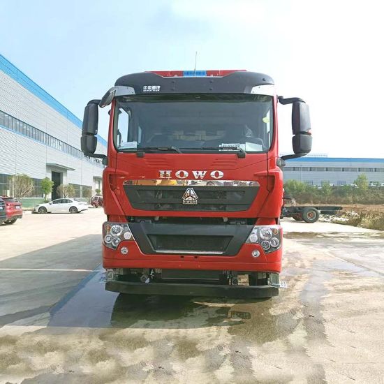 Picture of Sinotruk HOWO 12-ton foam fire truck transported firefighters to the disaster site for emergency rescue
